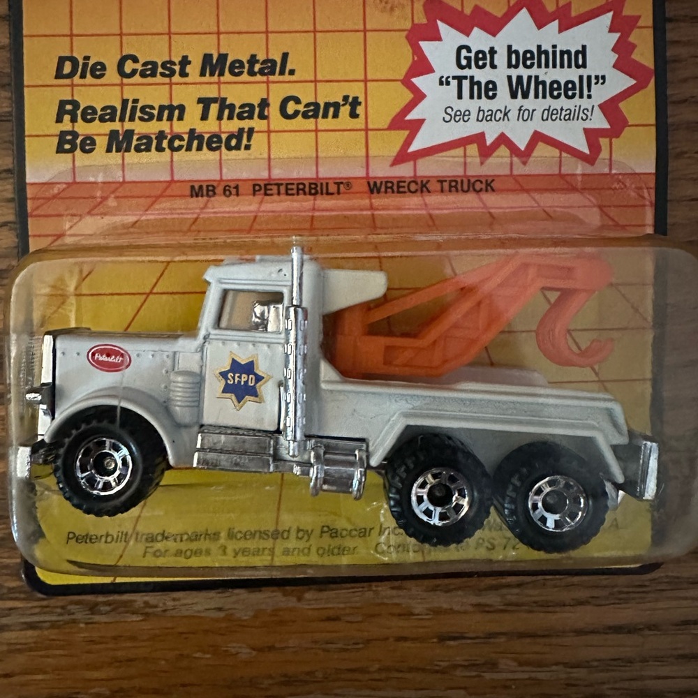 Matchbox die cast metal Peterbuilt Wreck Truck vintage new in box - Picture 3 of 3